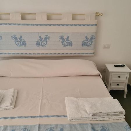 Red & Blue Rooms 奧爾比亞 外观 照片