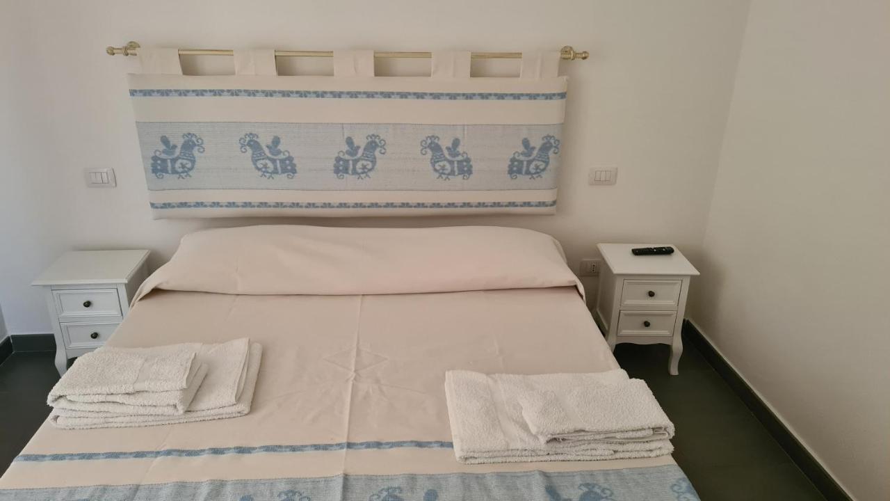 Red & Blue Rooms 奧爾比亞 外观 照片