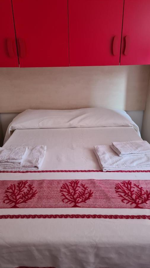 Red & Blue Rooms 奧爾比亞 外观 照片