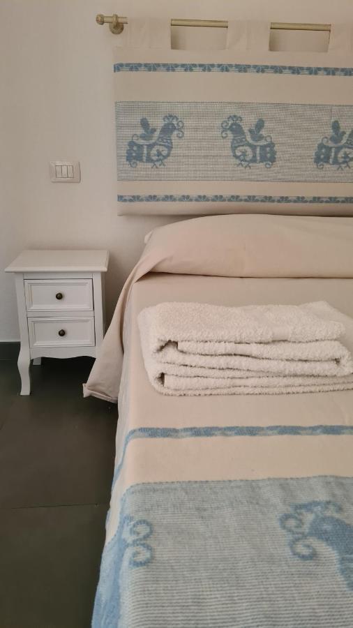 Red & Blue Rooms 奧爾比亞 外观 照片
