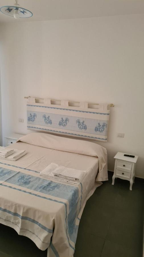 Red & Blue Rooms 奧爾比亞 外观 照片